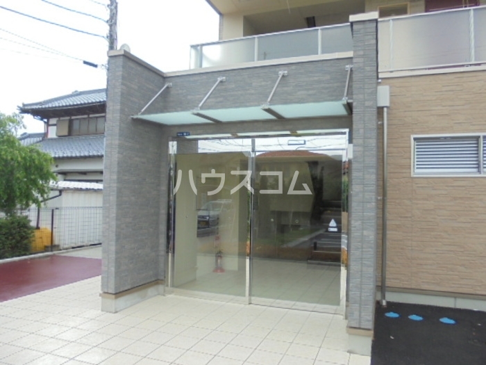 13/16 エントランス