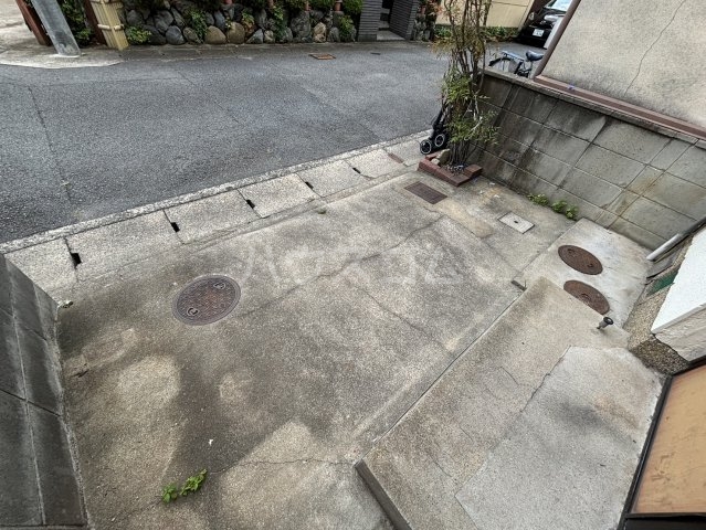 28/30 エントランス