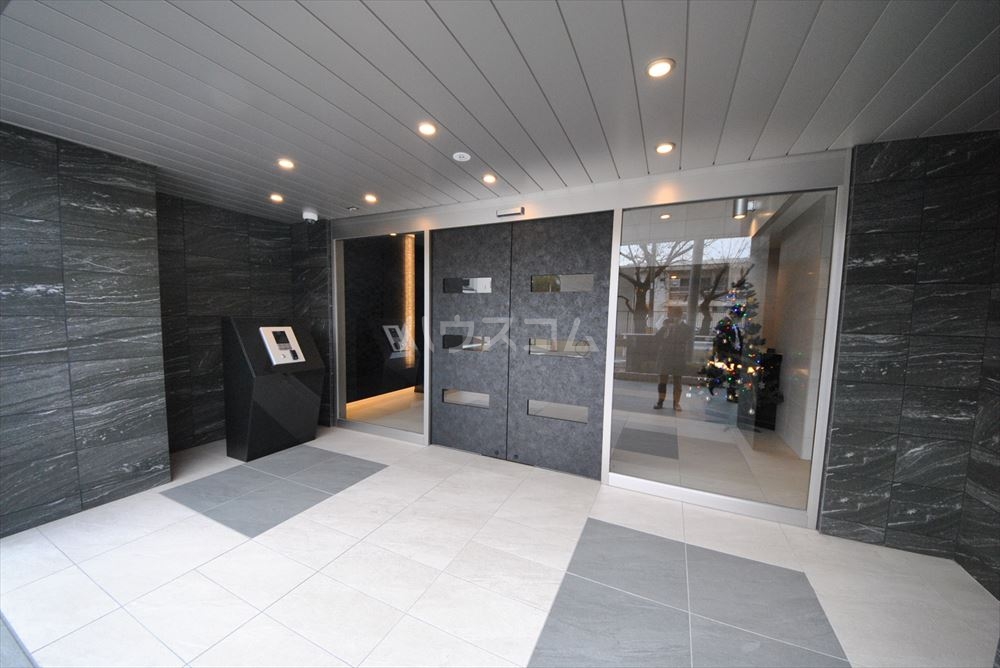 24/30 エントランス