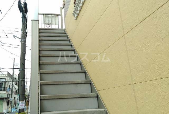 27/30 エントランス