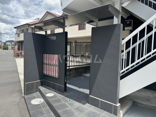 24/30 エントランス