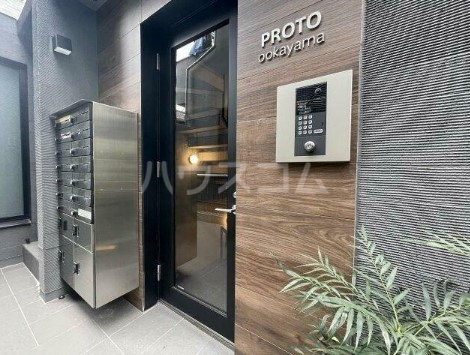 19/27 エントランス