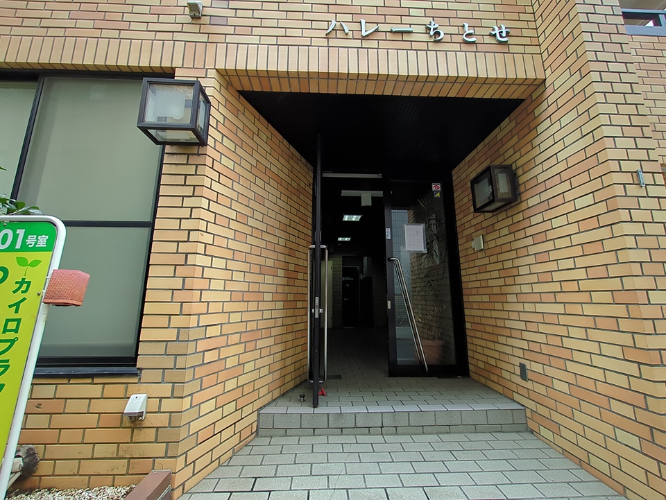 27/30 エントランス