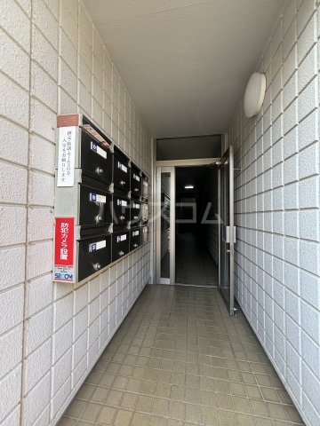 21/30 エントランス