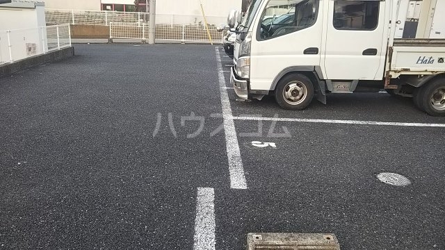 16/16 駐車場