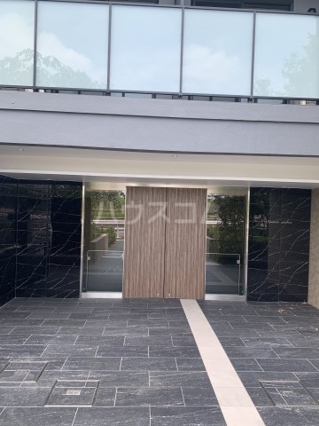 23/30 エントランス