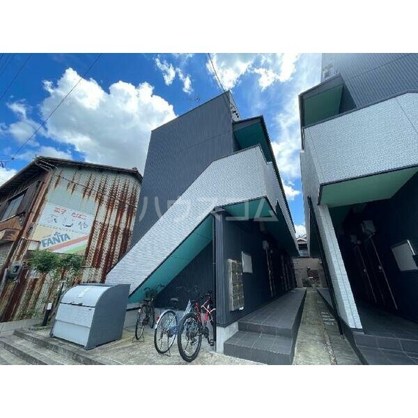 13/16 エントランス