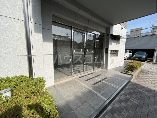 20/30 エントランス