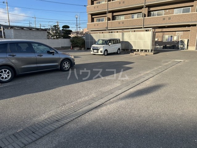 23/30 駐車場