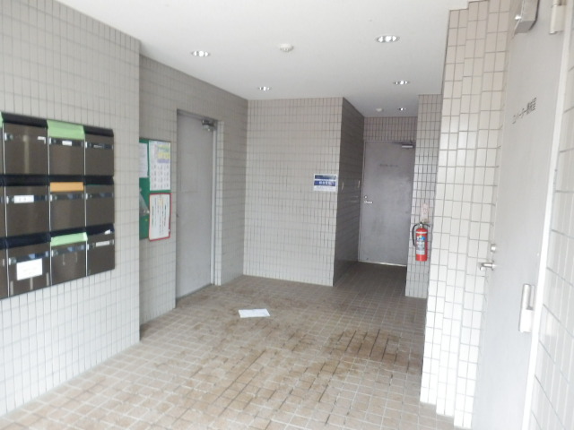 25/30 エントランス