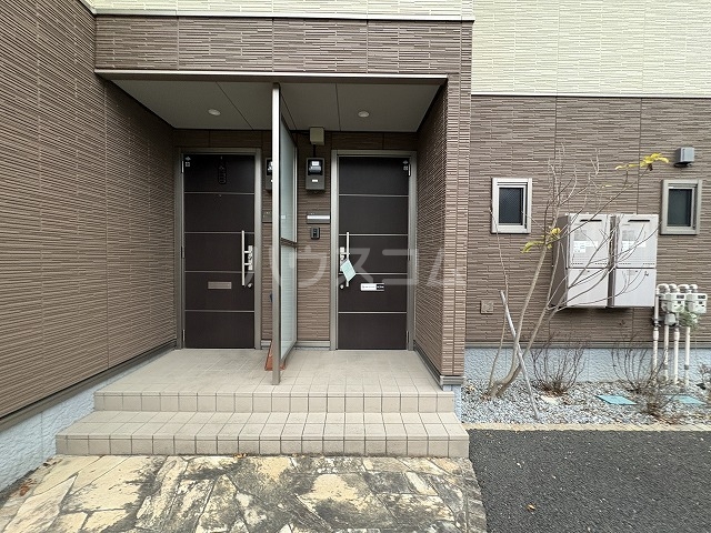 28/30 エントランス