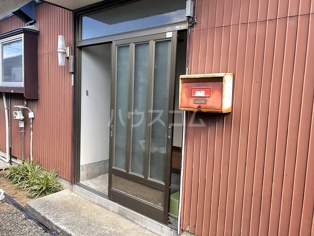 24/30 エントランス