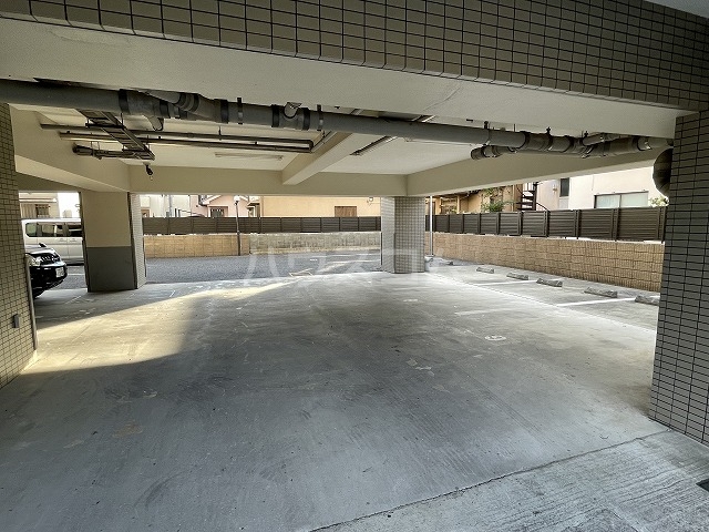 22/30 駐車場
