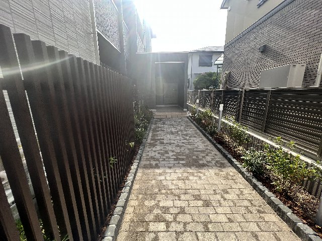 21/30 エントランス