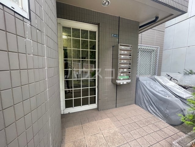 28/30 エントランス
