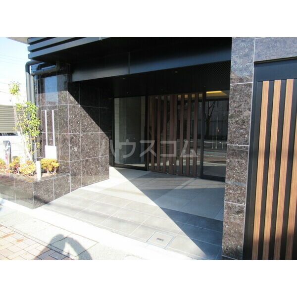 14/18 エントランス