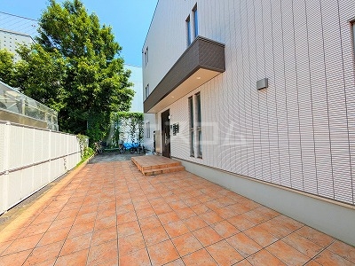 21/29 エントランス