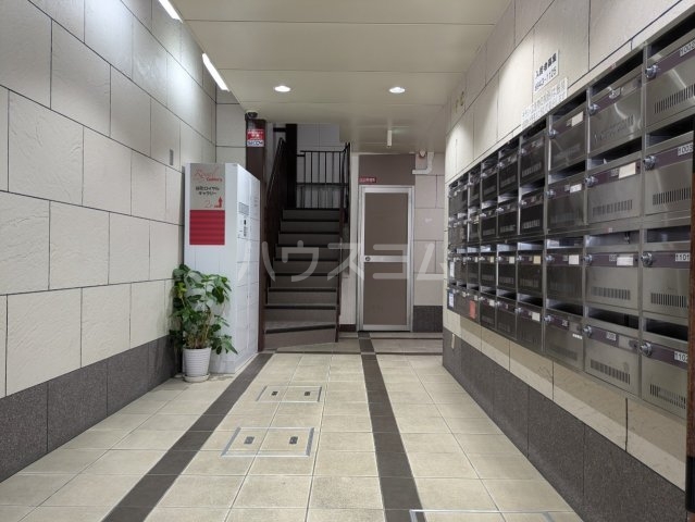 23/30 エントランス