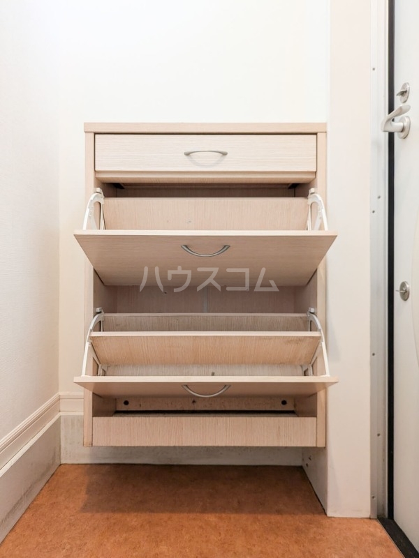 16/30 玄関