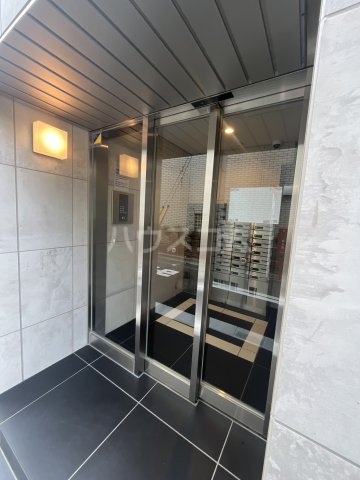 27/30 エントランス