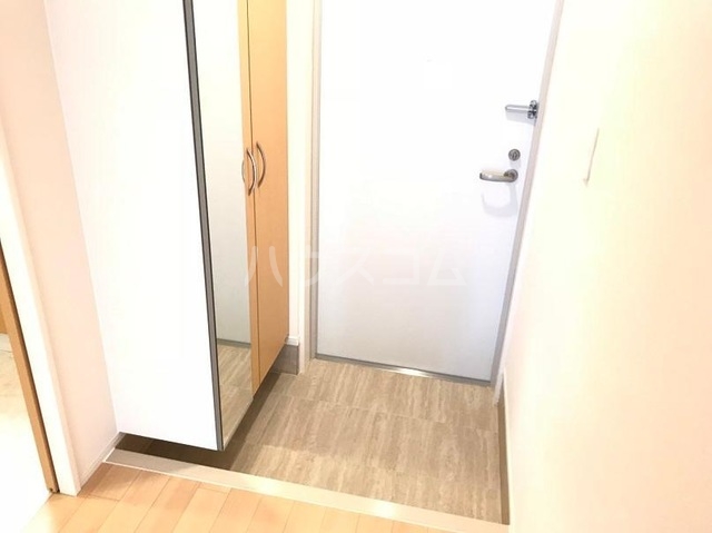 13/26 玄関