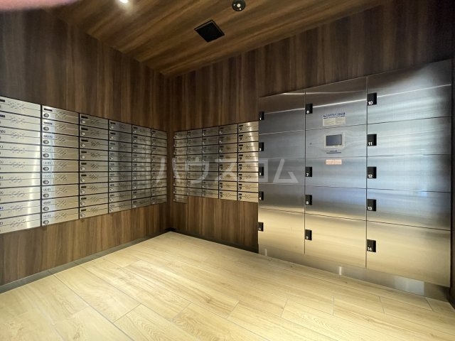 21/30 エントランス