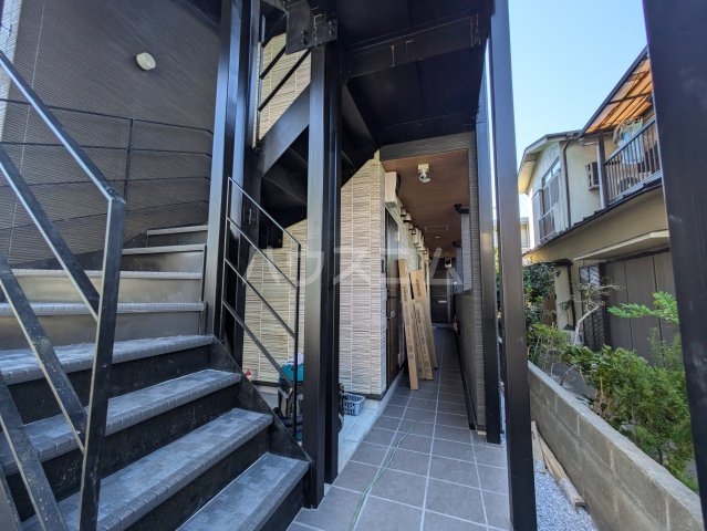 23/25 エントランス