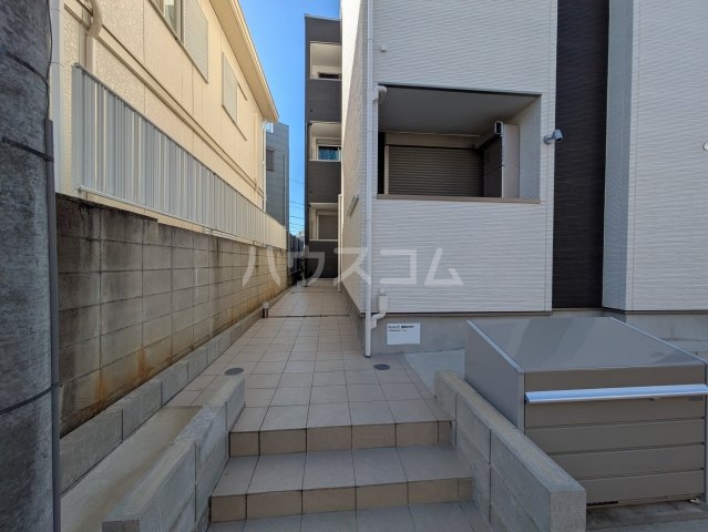 24/28 エントランス