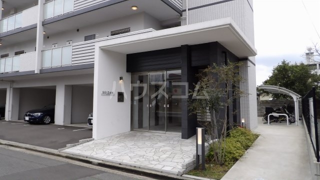 22/30 エントランス