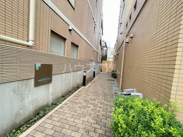 21/25 エントランス