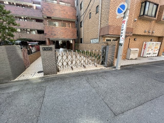 24/30 エントランス