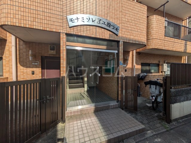 27/30 エントランス