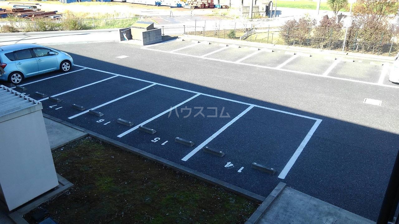 16/16 駐車場
