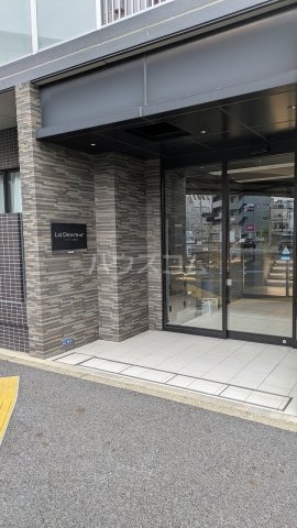 20/30 エントランス