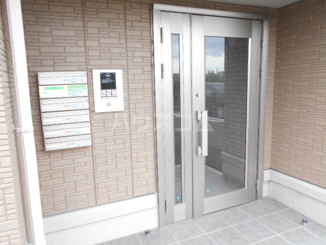 26/30 エントランス