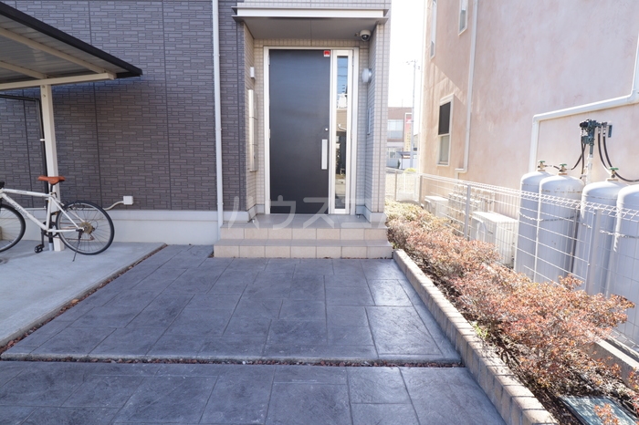 28/30 エントランス