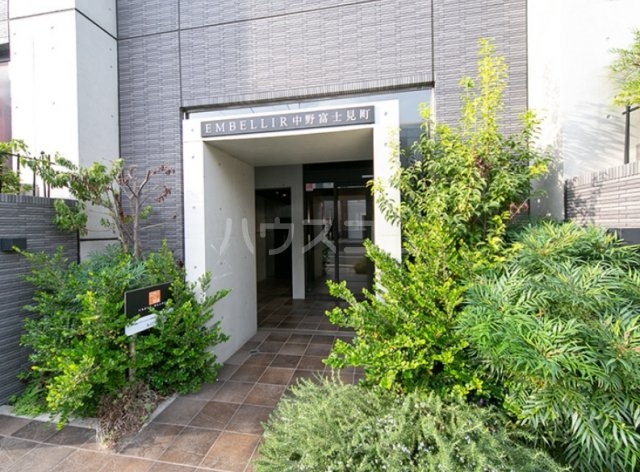 24/30 エントランス