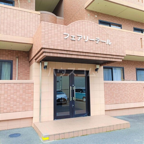 18/19 エントランス