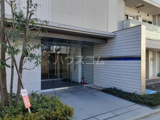 28/30 エントランス