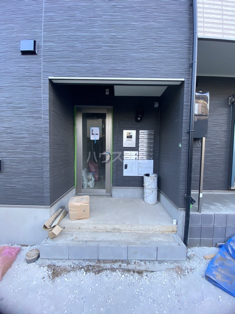 21/22 エントランス