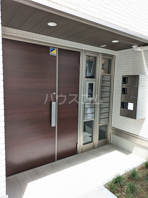 21/30 エントランス