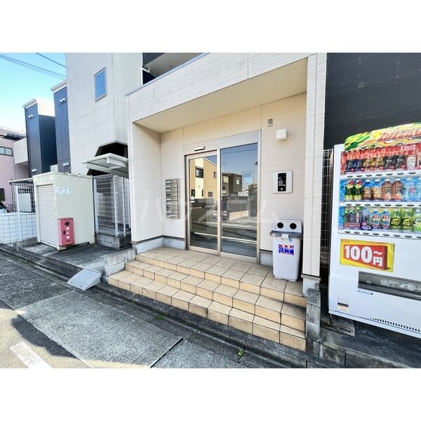 18/23 エントランス