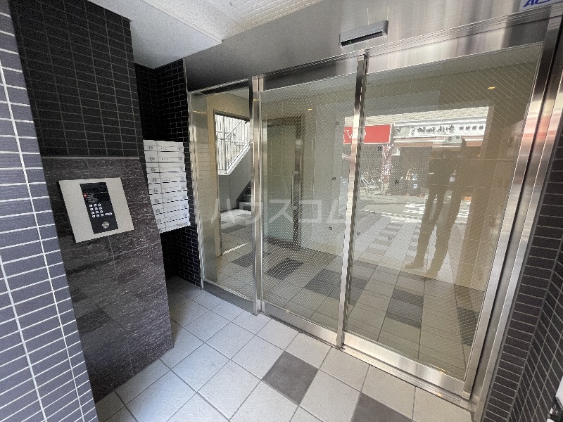 28/30 エントランス