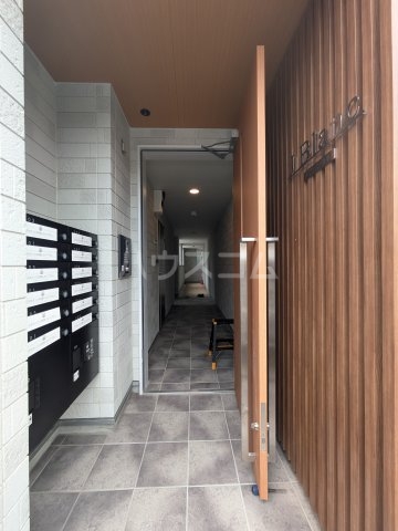 28/30 エントランス