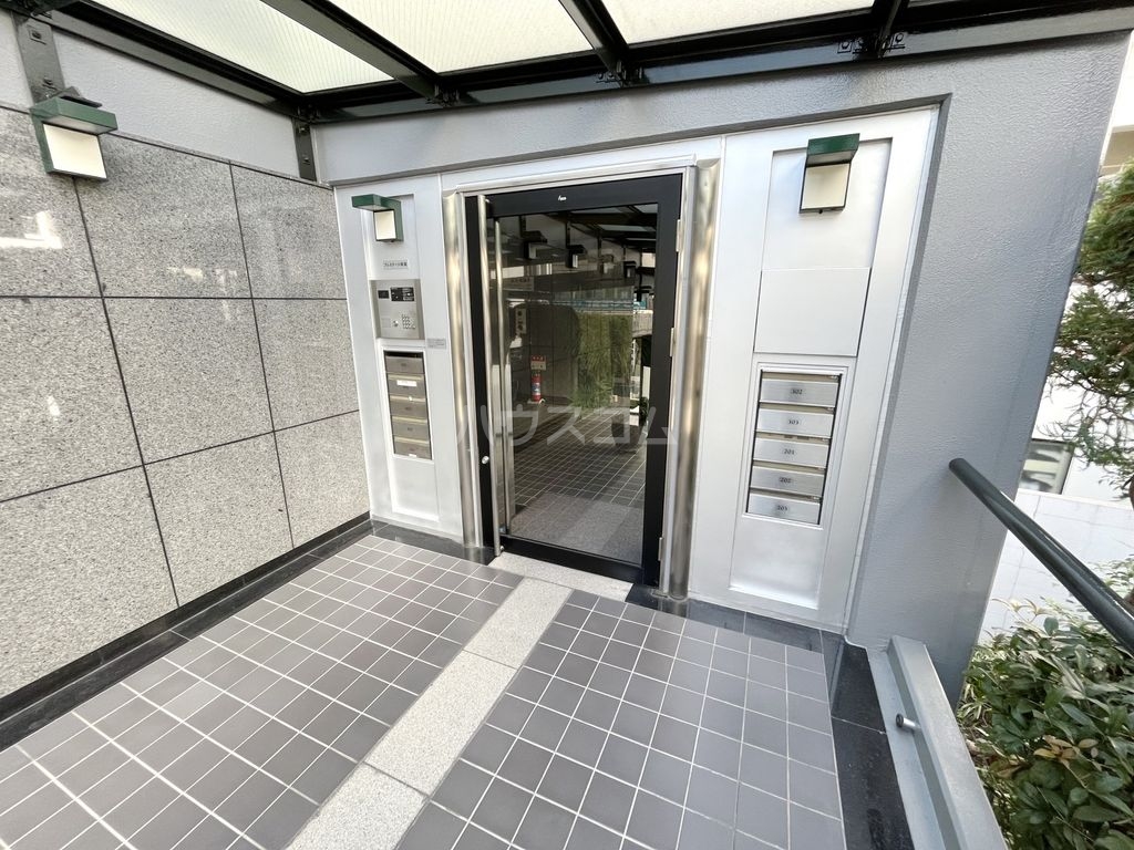 17/27 エントランス