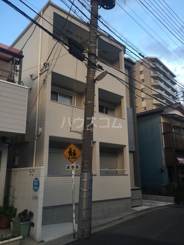 21/25 エントランス