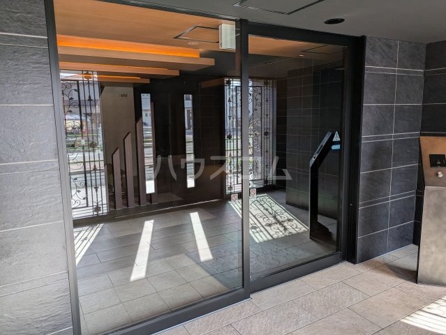 27/30 エントランス