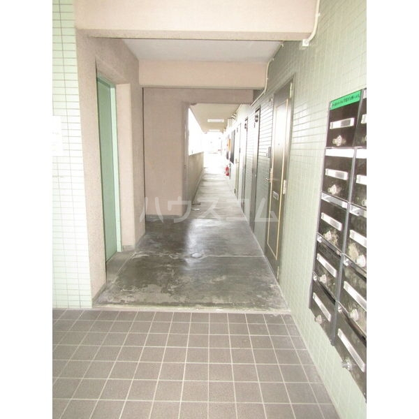 14/18 エントランス