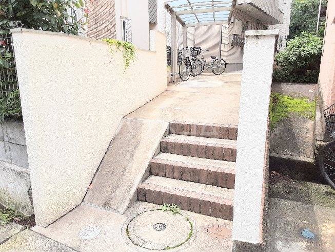 18/28 エントランス