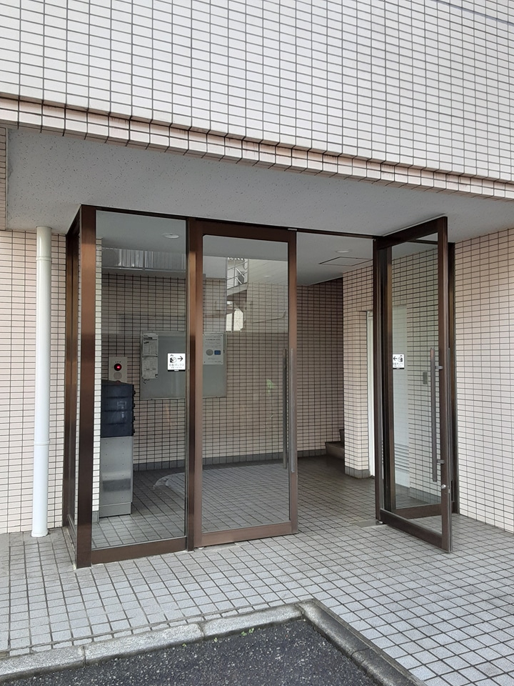 25/30 エントランス